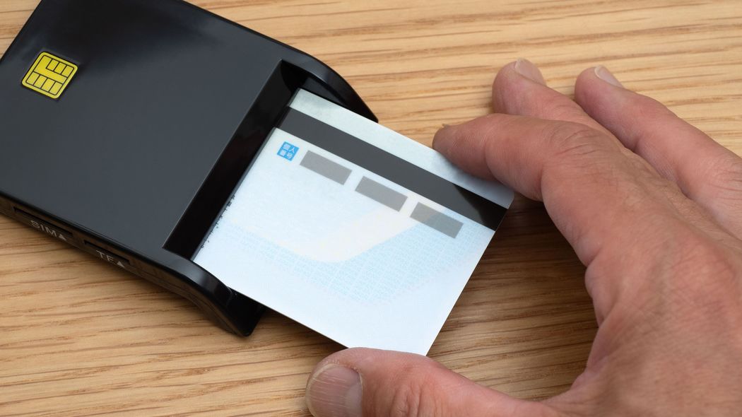 わずか35分の会議で決めていいはずがない…マイナ保険証｢国民の9割が反対｣でも強行突破する政府の目論見 1年後に紙の保険証を廃止するという政府方針を見直すべき