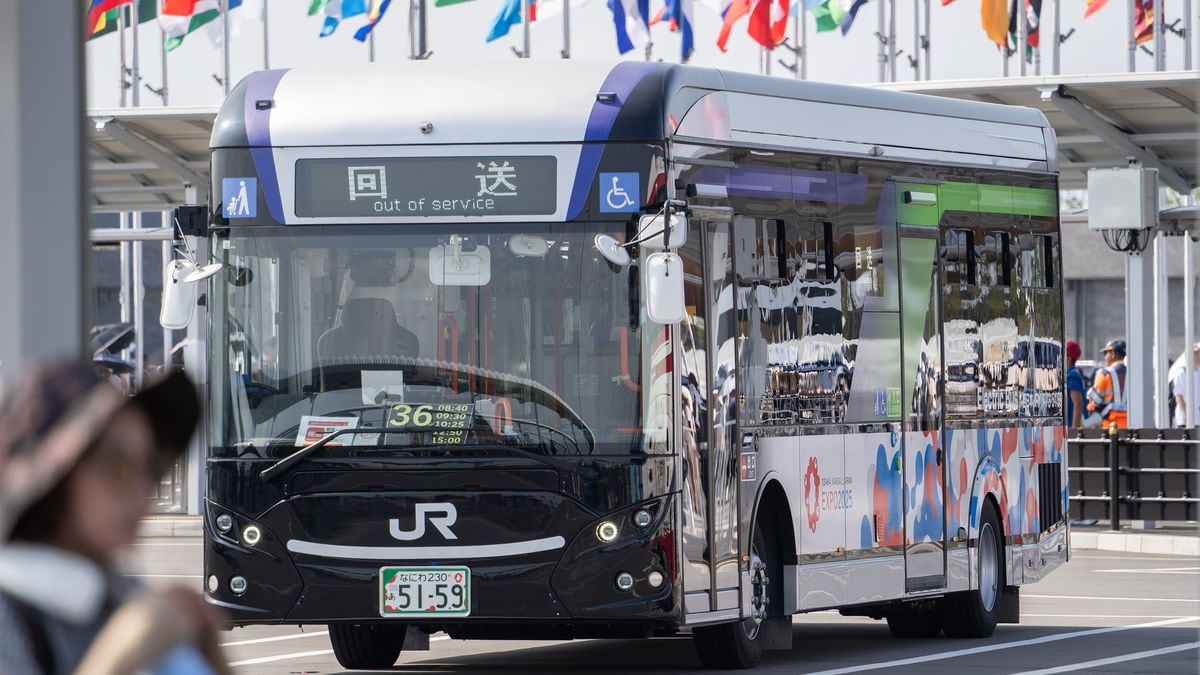 大阪万博を走る「中国製EVバス」でトラブル続出...書類だけのシンプル審査で「補助金天国」というEVバス業界の闇