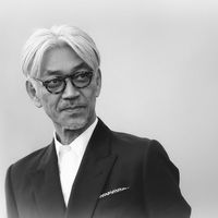 小室哲哉を睨む｢怖い顔をしたおじさま｣…時代の追い風を受け