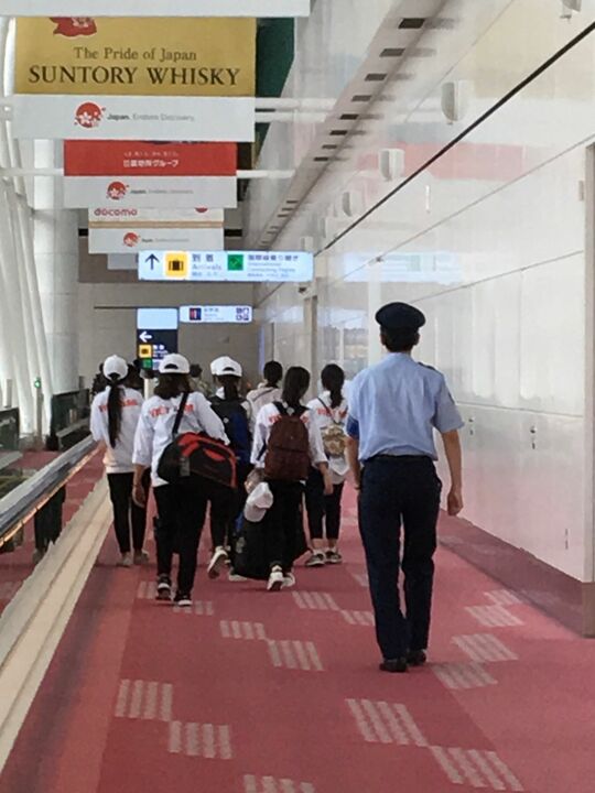 ハノイから羽田空港に到着したベトナム人技能実習生たち