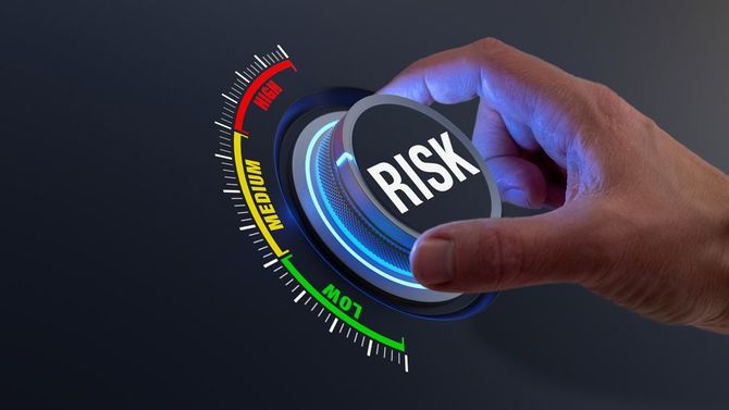 「RISK」ダイヤルのイメージ