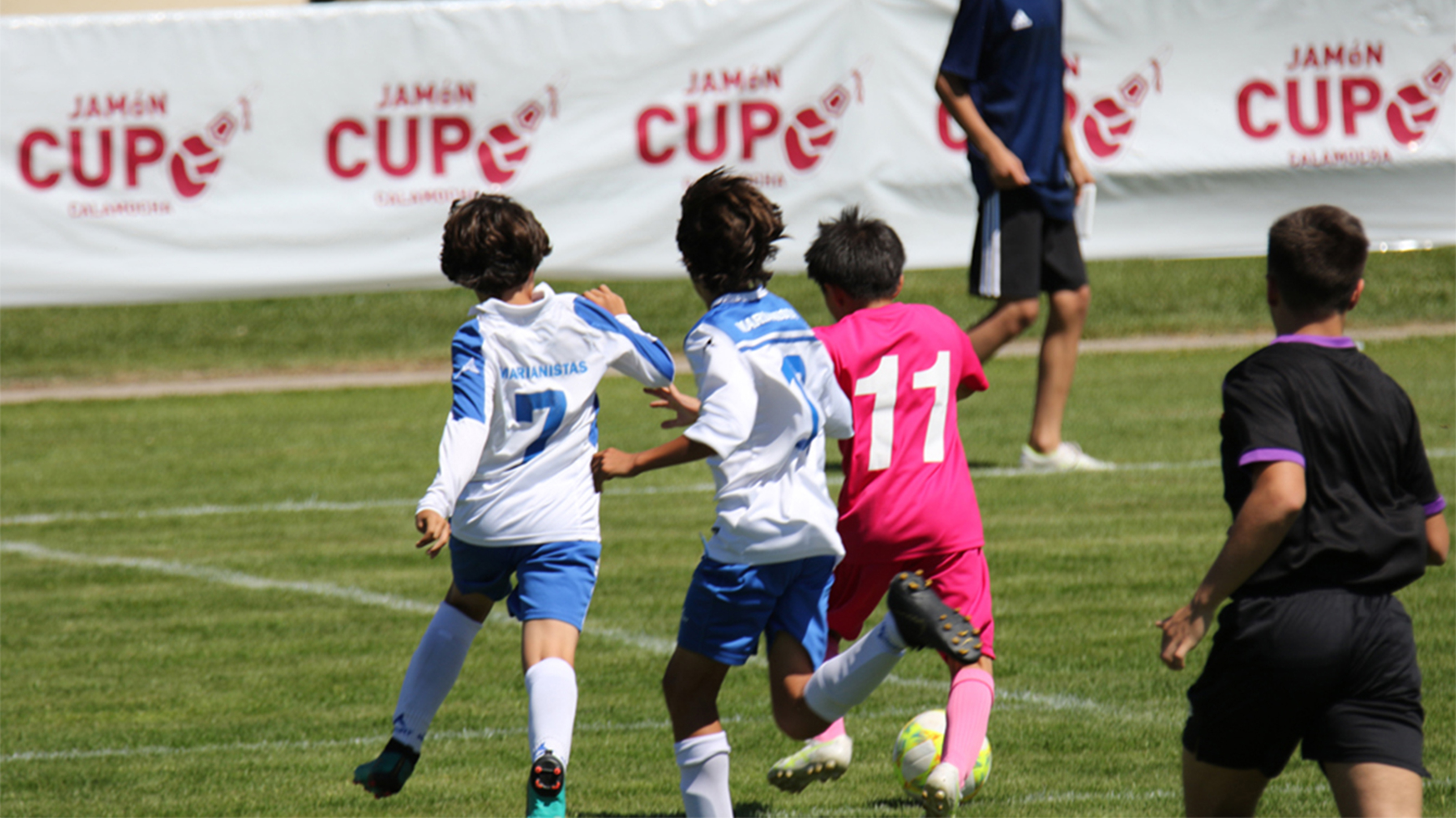 日本サッカーの非常識 1日も休まない日本より 2カ月休むスペインのほうがなぜ強いのか 日本人は不安解消のために練習する President Online プレジデントオンライン