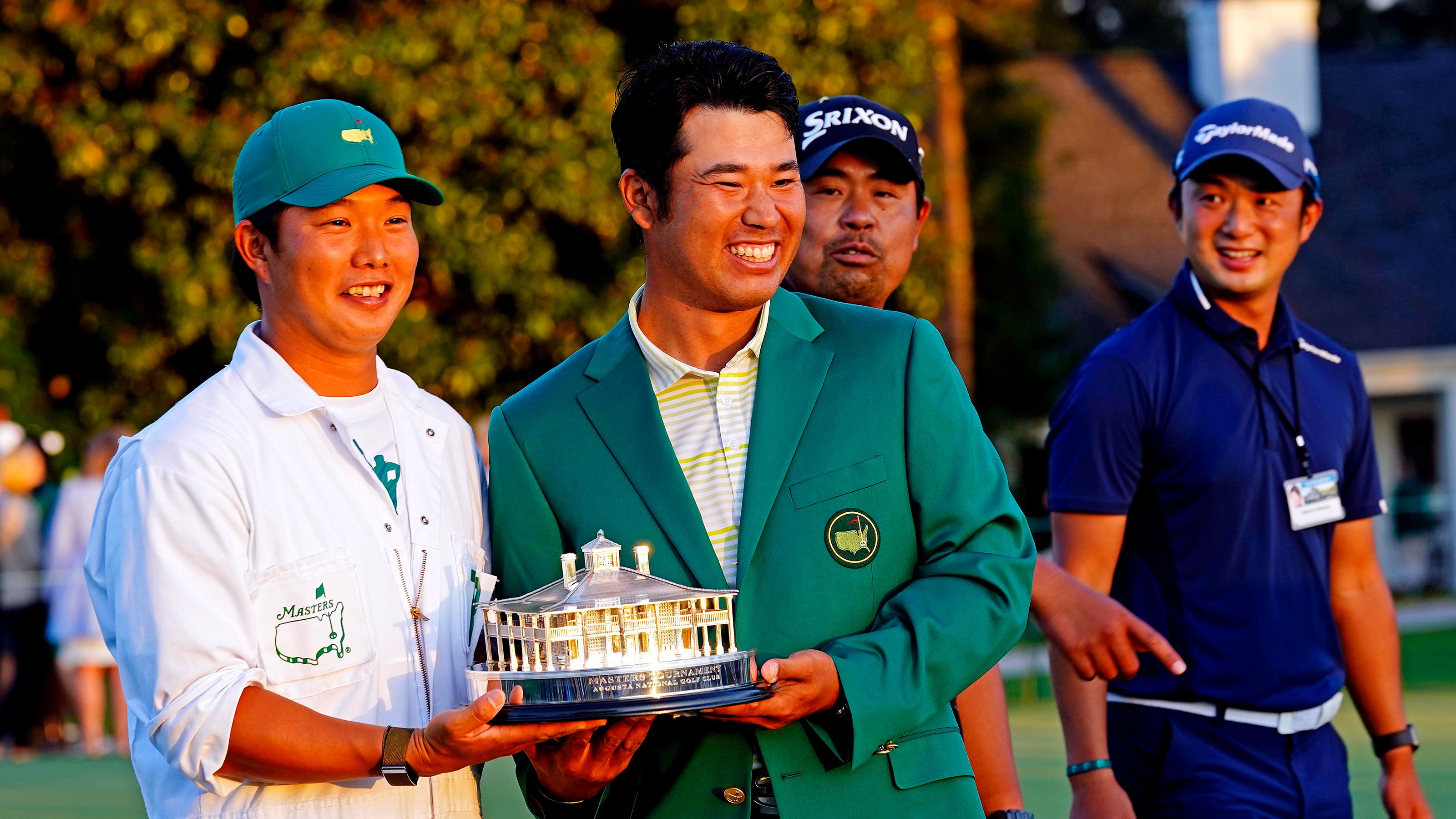 キャディーも頭を下げるなんて｣松山選手の優勝にアメリカ人が感動した