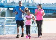 低年収リッチほど"なるべく歩く"と答える