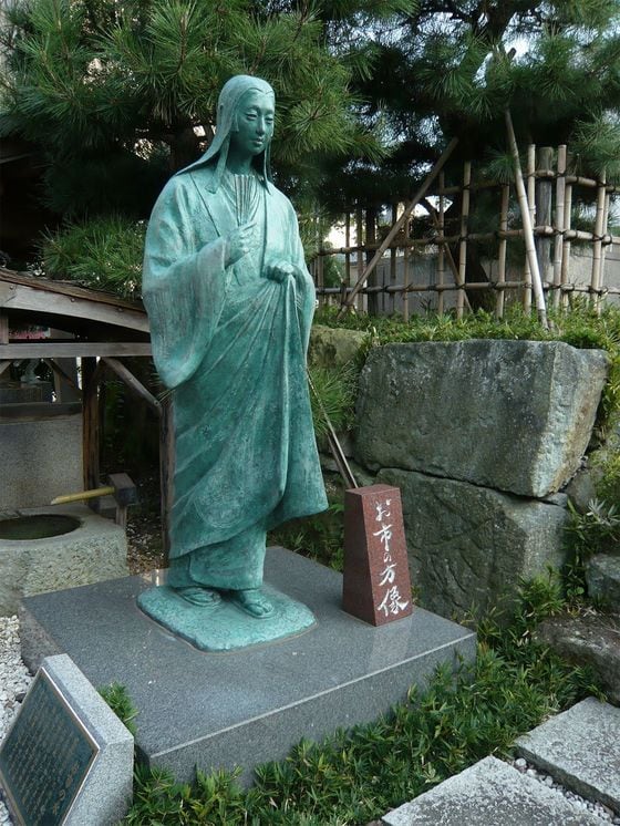 福井県福井市にある柴田神社のお市の方像