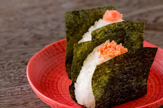 タラコとサケのおにぎり