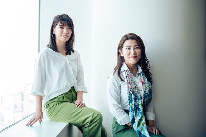 メルカリ社内でD&Iの“草の根”活動を進めた寶納弘奈さん（右）と品川瑶子さん（左）