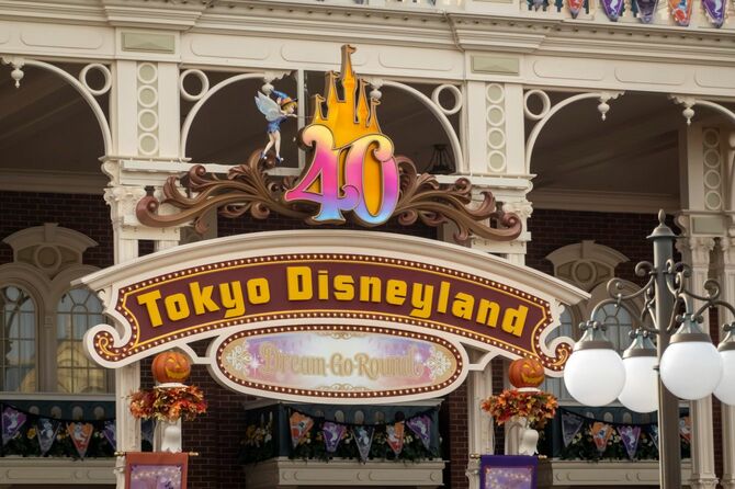 東京ディズニーランドのエントランスサイン