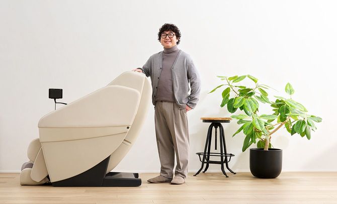 パナソニック「マッサージチェア“リアルプロ”」とC Channel代表取締役社長の森川亮氏