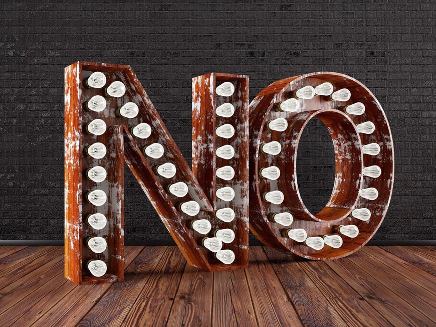 電球で作られたNOの文字