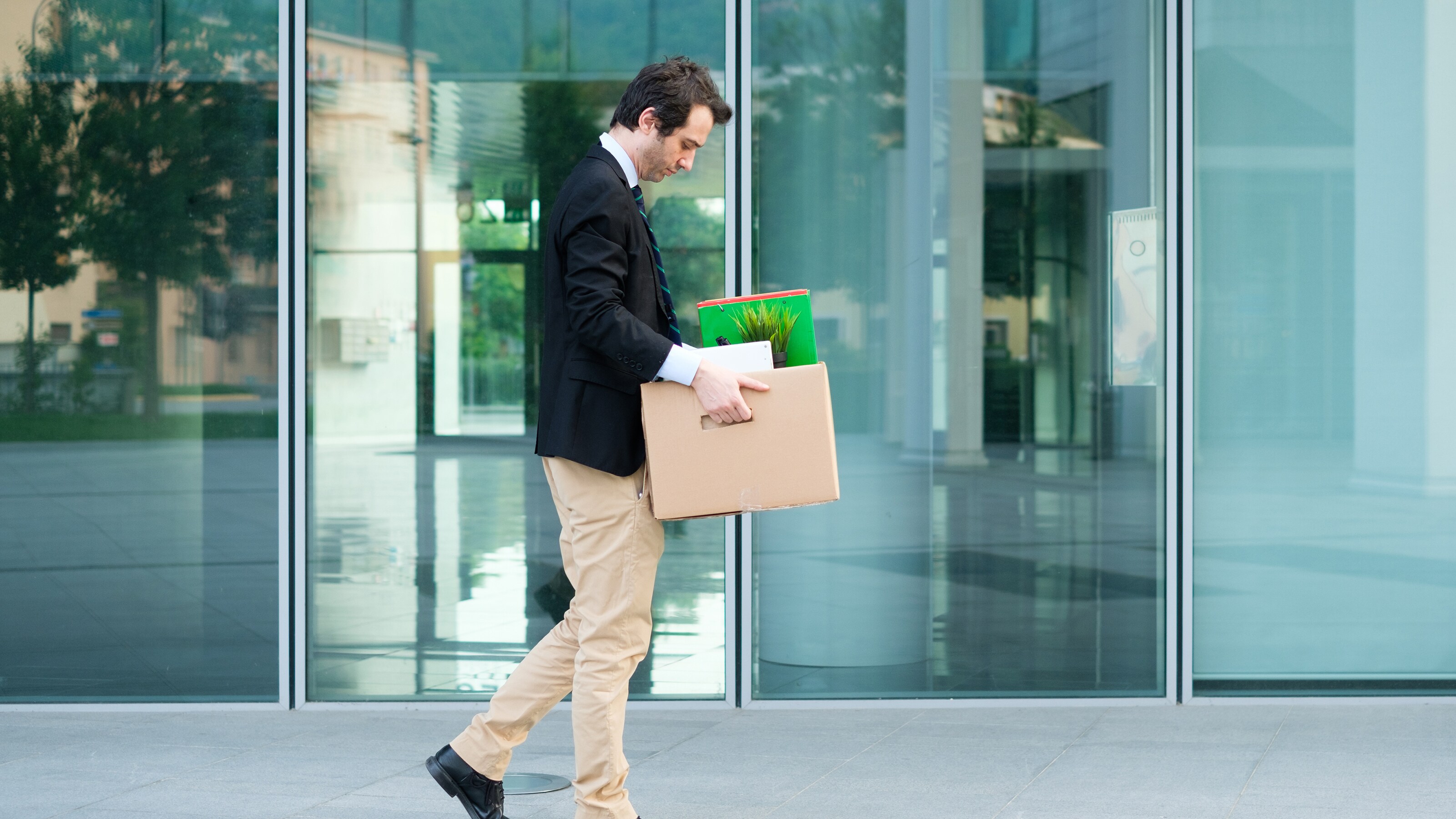 リストラ連鎖はすでに始まっている 弁護士 解雇されずに済む方法はこれだ 恐怖の総解雇地獄へようこそ President Online プレジデントオンライン