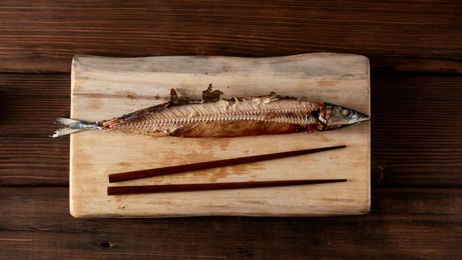まな板の上に焼き魚