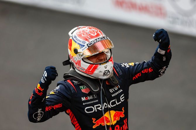 5月28日に行われたF1第7戦モナコGPでポール・トゥ・ウィンで優勝を飾ったレッドブルレーシング・ホンダRBPTのマックス・フェルスタッペン。胸に「HONDA」のロゴが確認できる。