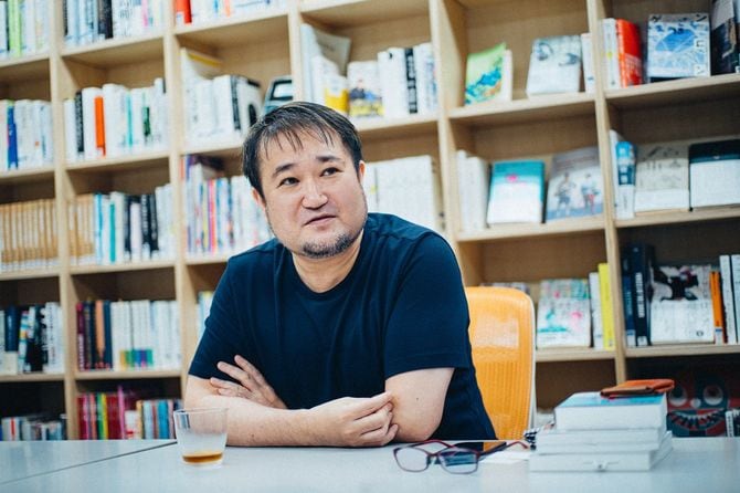 哲学者の東浩紀さん