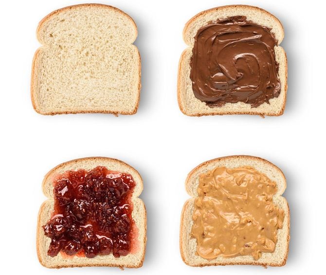 チョコレートスプレッド、ピーナッツバター、ジャムのトースト