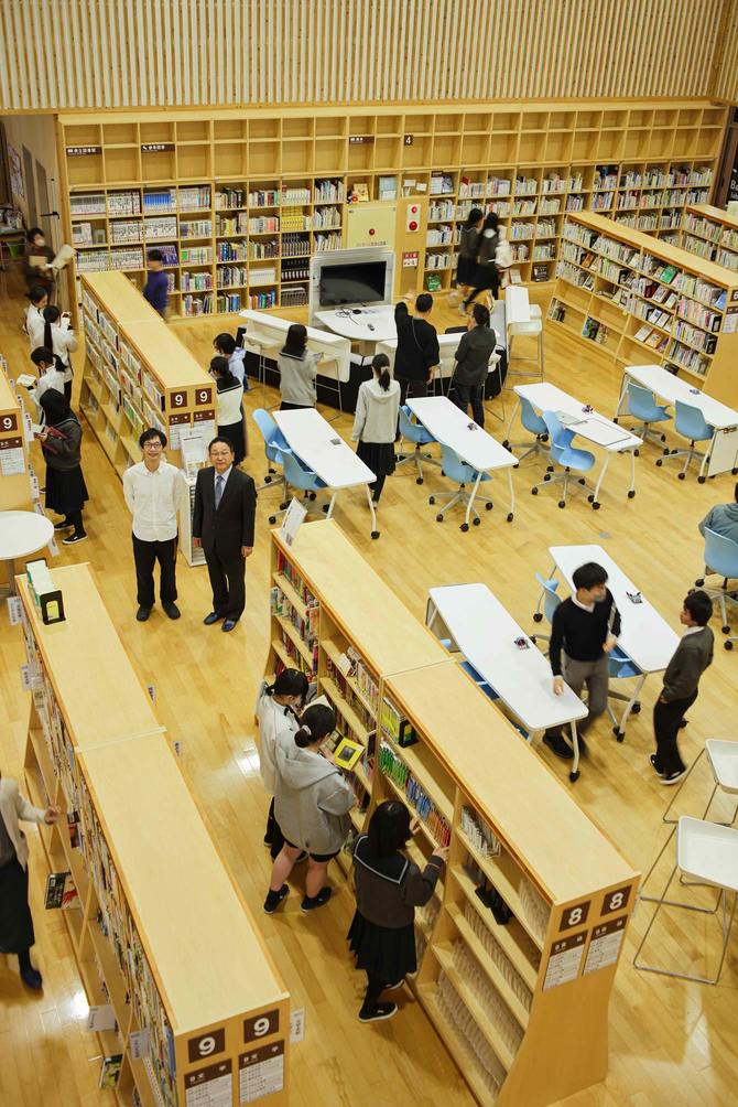 青翔開智中学校・高等学校の図書館