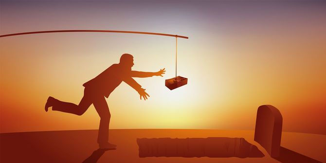 死ぬまでお金を追いかける男のシルエット