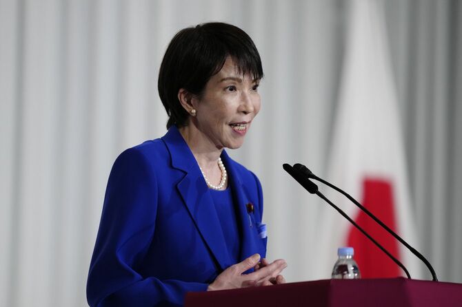 2025年10月4日、記者会見する自民党の高市総裁=東京・永田町の党本部