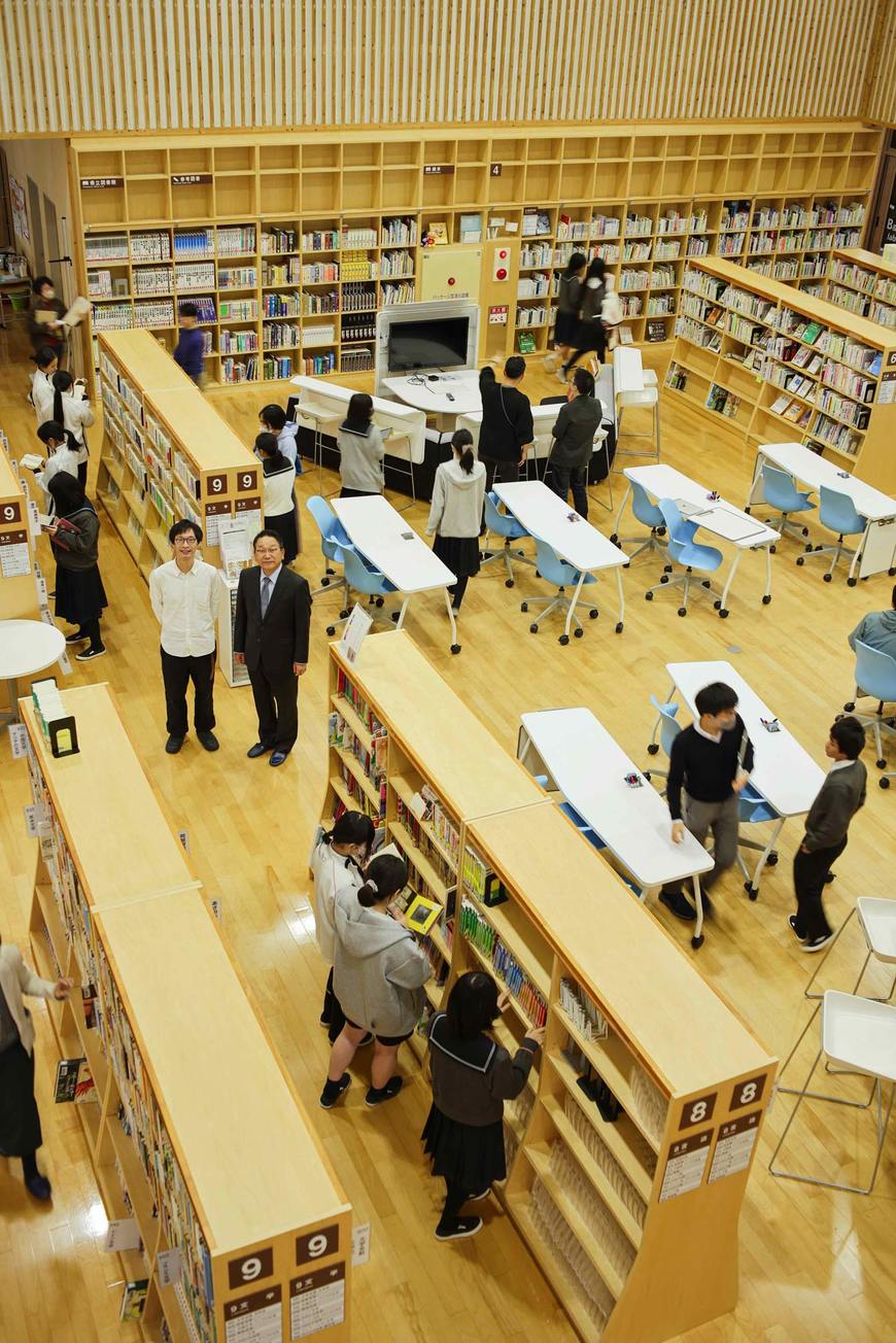 青翔開智中学校・高等学校の図書館