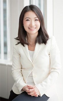 せきや・えりこ●アル・ゴア米元副大統領や、ノーベル平和賞受賞者ダライ・ラマ14世など、一流講演家の同時通訳者。慶應義塾大学経済学部卒後、伊藤忠商事などを経て、通訳および翻訳家として活躍。著書に本書の前作にあたり、60語を紹介した『ビジネスパーソンの英単語帳』、訳書に『まさか！？─自信がある人ほど陥る意思決定8つの罠』。