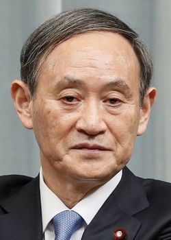 菅義偉内閣官房長官が記者会見で新元号『令和』を発表した