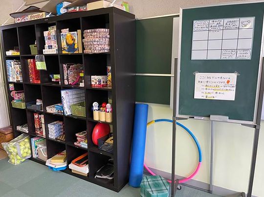一人でも、友達と一緒でも楽しめるゲームや本が置かれていて、生徒は自由に使える