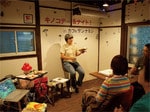 京都のカフェで8月に行われたきのこライター・堀博美氏のトークイベントの模様。壁にもきのこ。