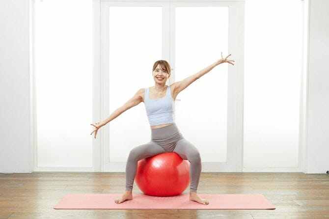 写真⑥　出典＝SAYAKA『バランスボール「美やせ」革命』（プレジデント社）