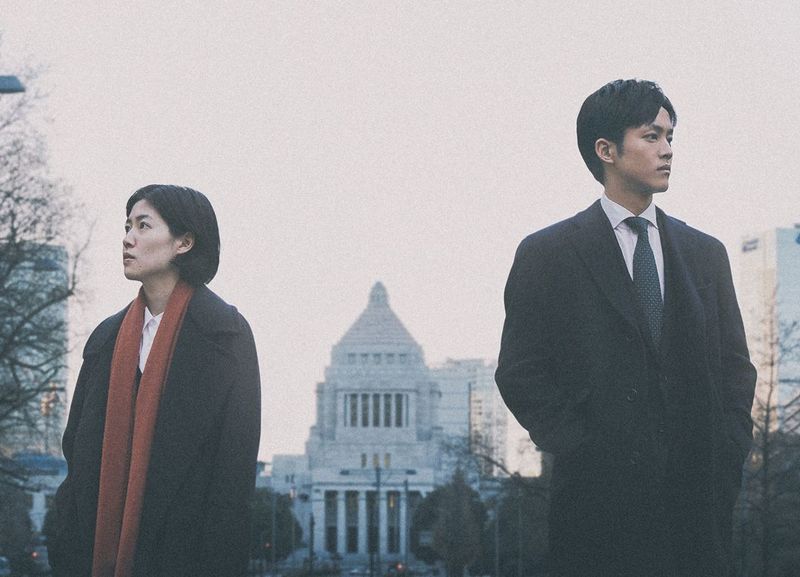 日本には民主主義によく似た形があるだけ 権力者が逃げても、誰も追及しない
