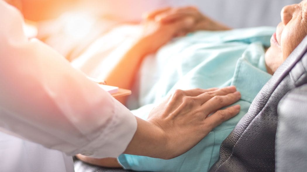 ベッドに横たわる90歳の母は｢早く死なせて｣と懇願した…60代男性が｢今も後悔している｣と語る"母の最期"