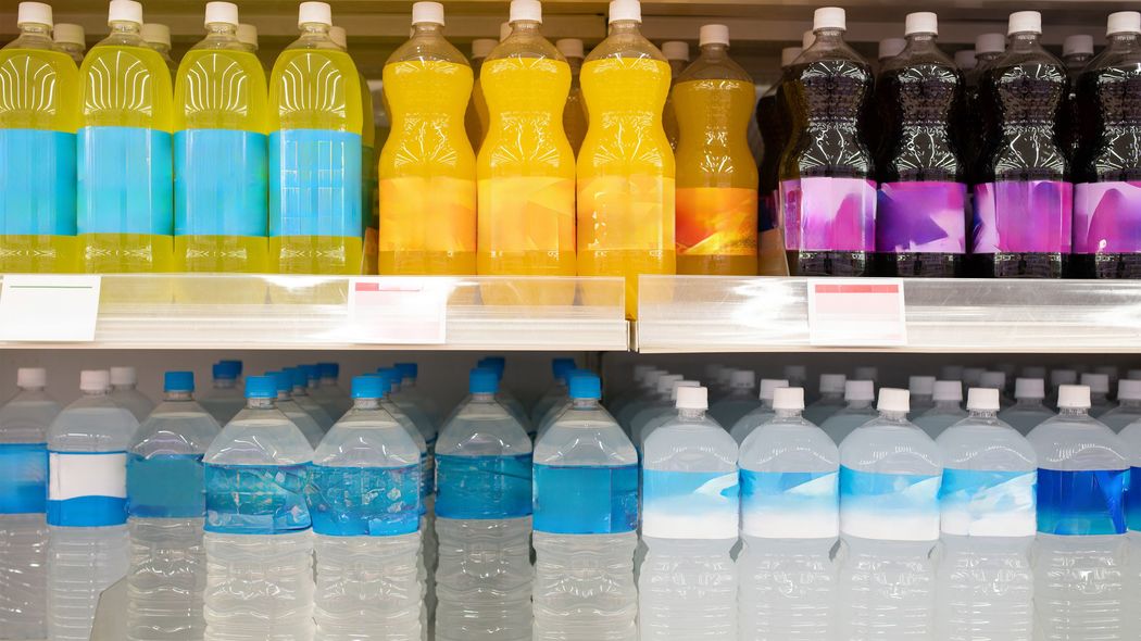 夏にがぶ飲みした影響はこれから出る…糖尿病専門医｢血糖値が急上昇する体にいい印象のある危険な飲み物｣ ペットボトル1本に角砂糖8個分の糖質がある