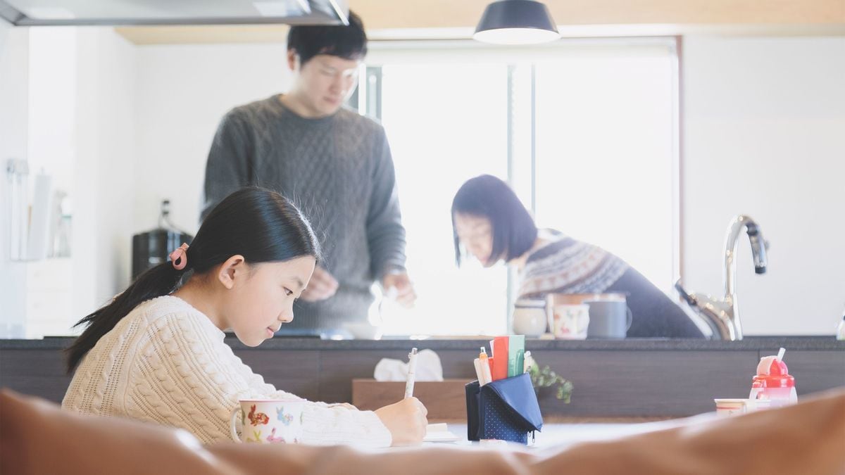 プロ家庭教師が断言 小学生は子供部屋で勉強させてはいけない リビングこそが 最適の環境だ 3ページ目 President Online プレジデントオンライン