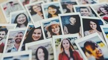 だから文系教授は｢左顔｣､理系教授は｢右顔｣の写真が多い…脳科学で判明した｢魅力的に見える顔｣の条件