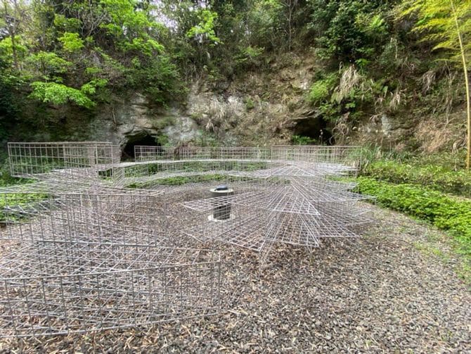 建長寺の虫塚（設計：隈研吾）