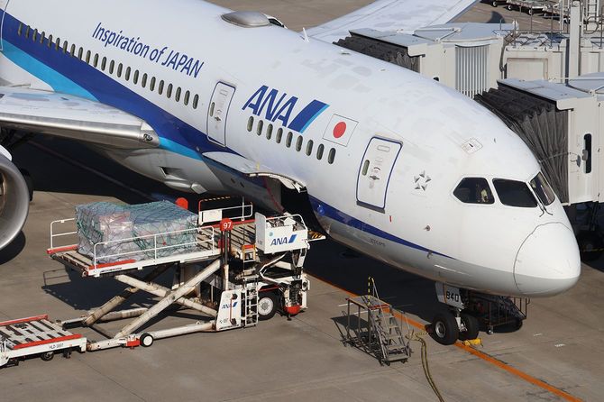 ANAの貨物機ボーイング777F型機。