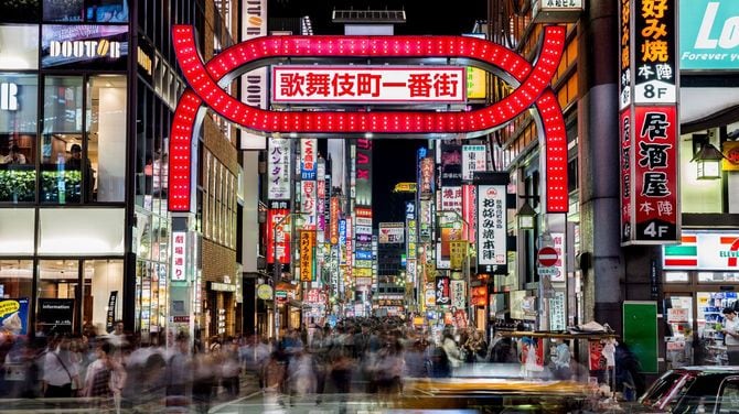 夜の新宿・歌舞伎町