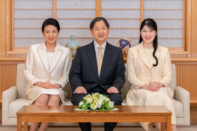 天皇皇后陛下並びに愛子内親王陛下（2022年12月23日撮影）