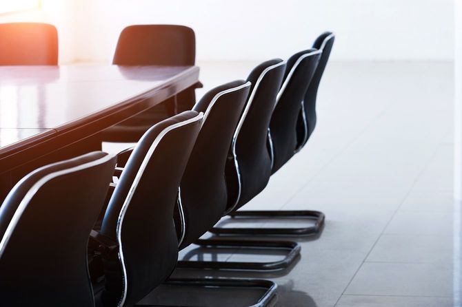 ビジネス会議室の空のインテリア