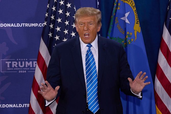 米西部ネバダ州ラスベガスで行われた集会で演説するトランプ前大統領