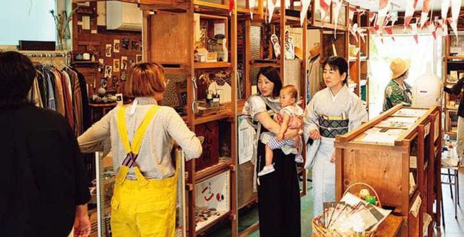 東武動物公園駅から徒歩4分の場所にある「100人商店街」