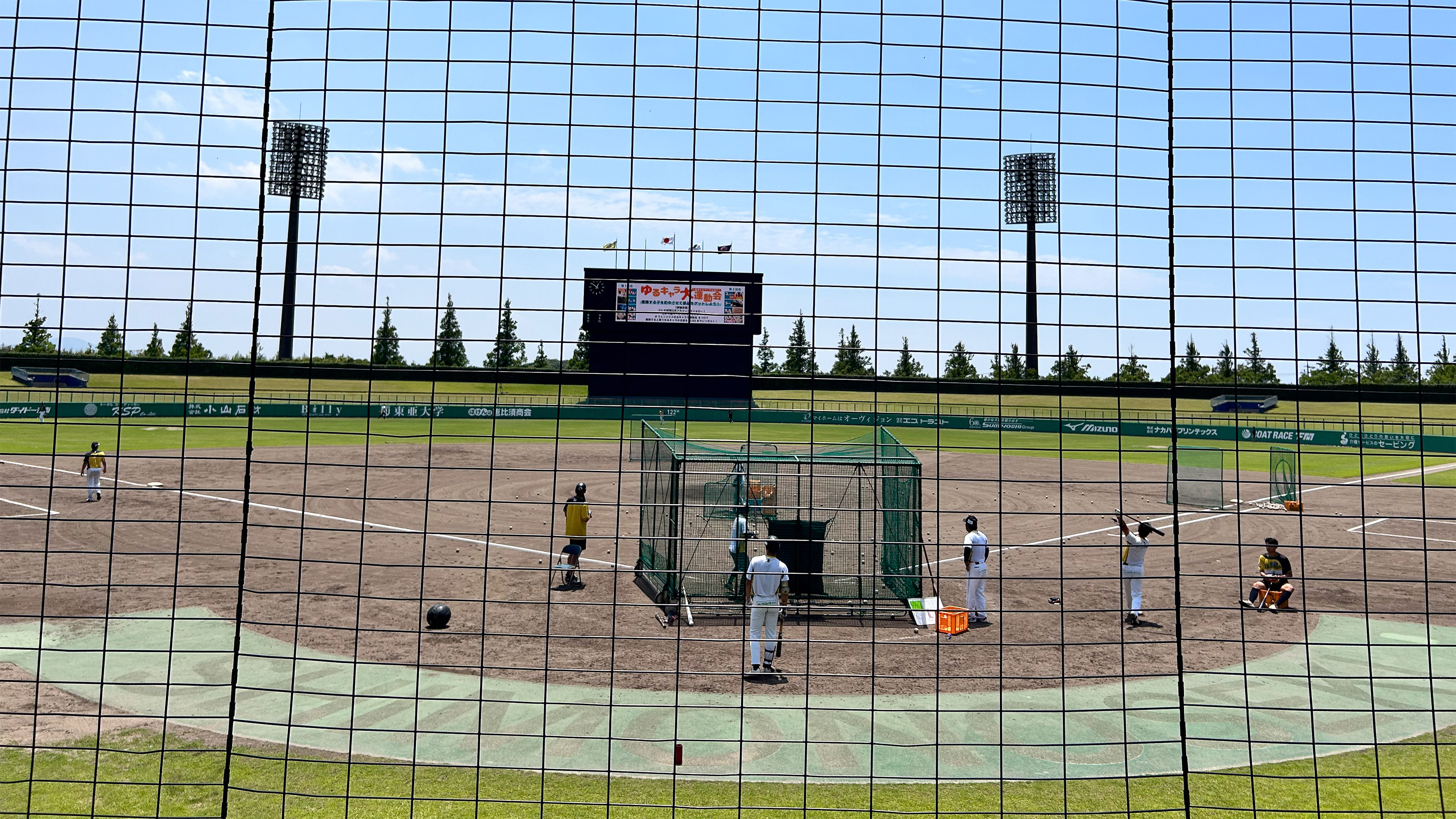 選手年収は80万円､プロ野球の2軍にも入れない…ホリエモンが画策する｢独立リーグで高給取りになる｣唯一の方法 なぜ外国人を｢助っ人｣扱いにするのか |  PRESIDENT Online（プレジデントオンライン）