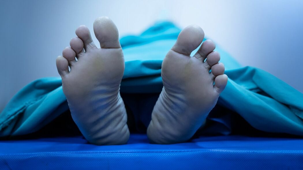 法医学者の解剖で判明した｢死亡推定時刻｣の謎…男性が生命保険の払われない免責期間に死を選んだ切ない理由