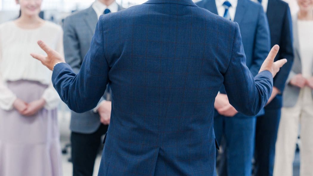 ｢俺の若い頃は…｣と話し出す上司は仕事ができない…デキる上司が部下に"求められていない助言"をしないワケ