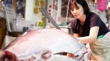 ｢女性には無理｣と断られても諦めなかった…巨大マグロをさばく｢32歳ツナプリンセス｣が一人前になった瞬間