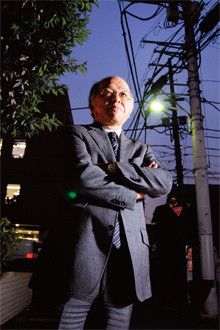 <strong>浅田次郎</strong>●1951年、東京都生まれ。95年『地下鉄に乗って』で第16回吉川英治文学新人賞、97年『鉄道員』で第117回直木賞、2000年『壬生義士伝』で第13回柴田錬三郎賞、06年『お腹召しませ』で第1回中央公論文芸賞、第10回司馬遼太郎賞、08年『中原の虹』で第42回吉川英治文学賞を受賞。