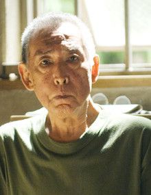 <strong>藤田まこと</strong>●1933年、東京都出身。本名は原田眞。俳優、歌手。高校入学後、俳優である父・藤間林太郎と旅回りを始める。後に歌手からコメディアンに転向。テレビ「てなもんや三度笠」で人気を得る。「必殺」シリーズや「はぐれ刑事純情派」「剣客商売」など代表作多数。87年第42回文化庁芸術祭・芸術祭賞、91年第41回芸術選奨文部大臣賞受賞。2002年紫綬褒章を受章。