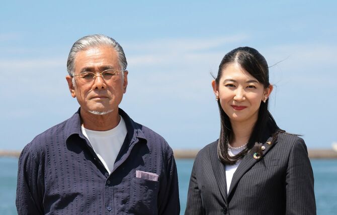萩大島船団丸船団長の長岡秀洋さんと。彼との出会いが坪内さんの人生を変えた