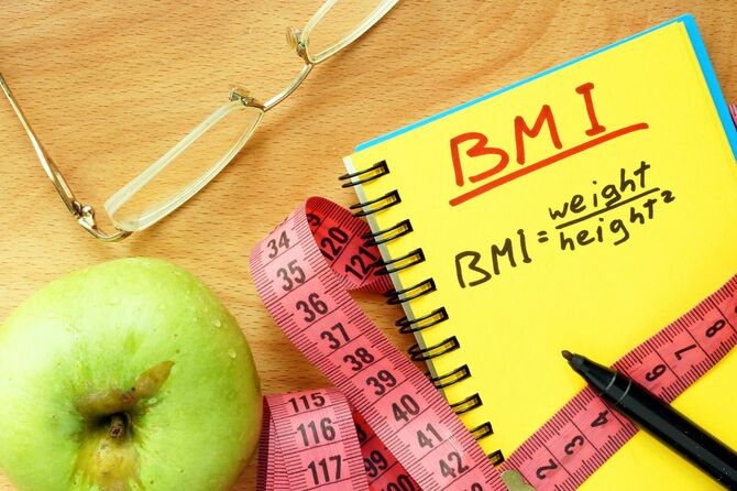 BMIの計算式が書かれたノート