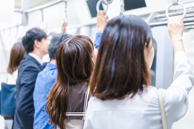 通勤電車の車内