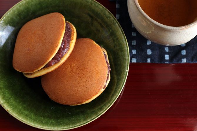 粒あんがどっしり詰まったどら焼き